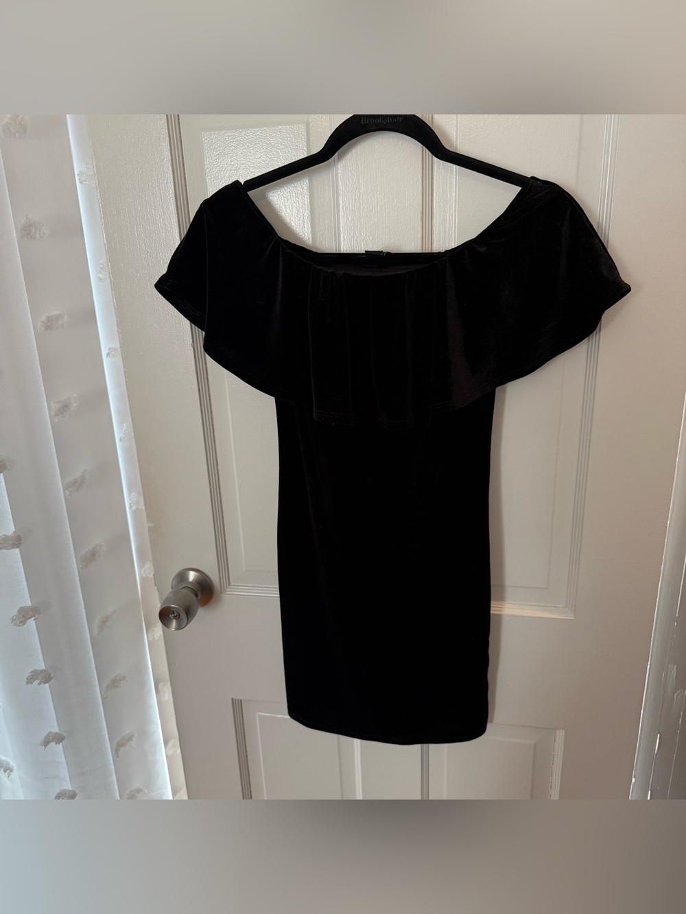 Forever 21 Black One-Shoulder Velvet Dress